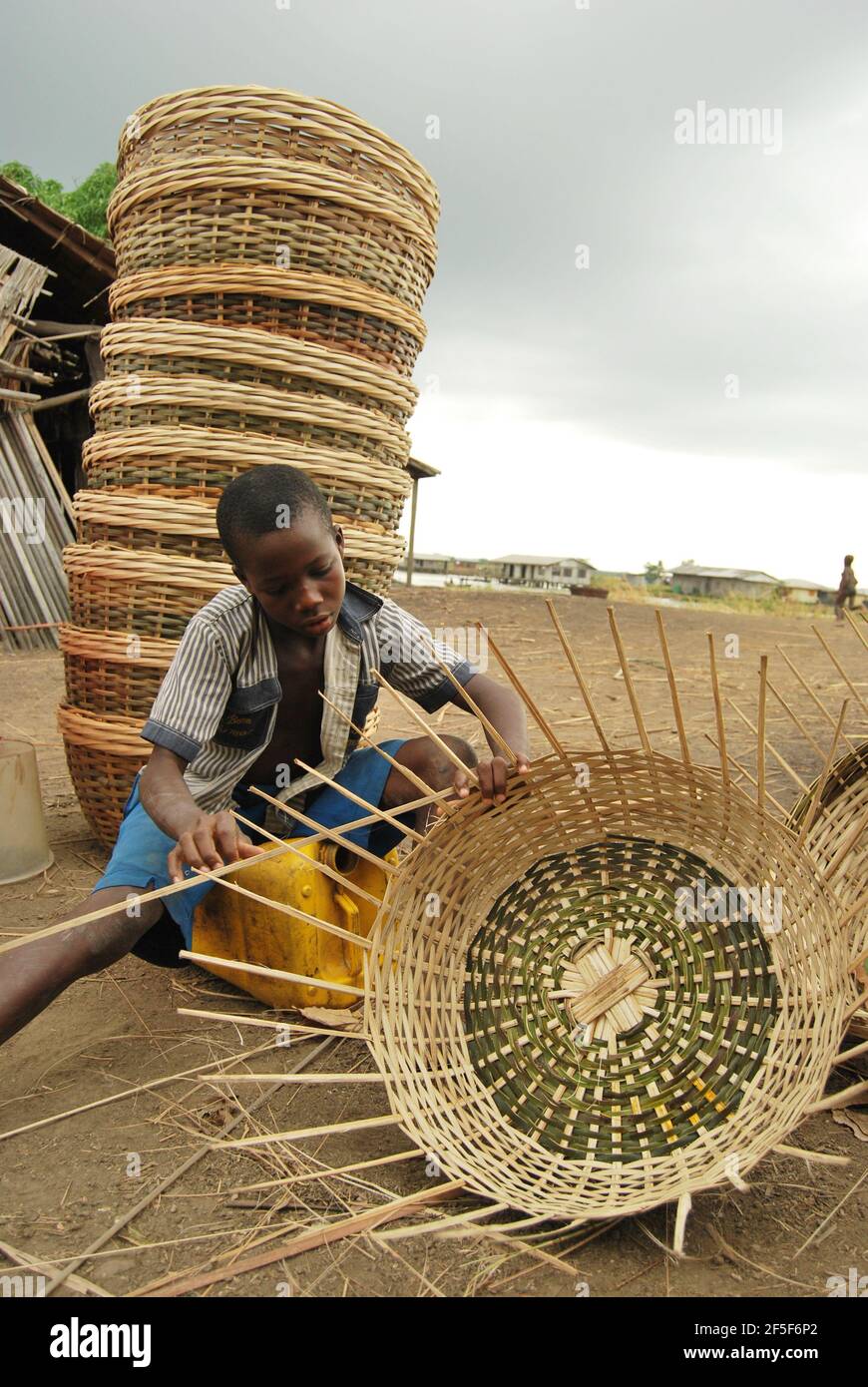 A boy weaving basket in the outskirt of Ondo State, Nigeria Stock Photo