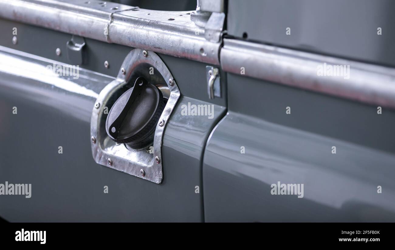 Old fashioned land rover hi-res stock photography and images - Alamy