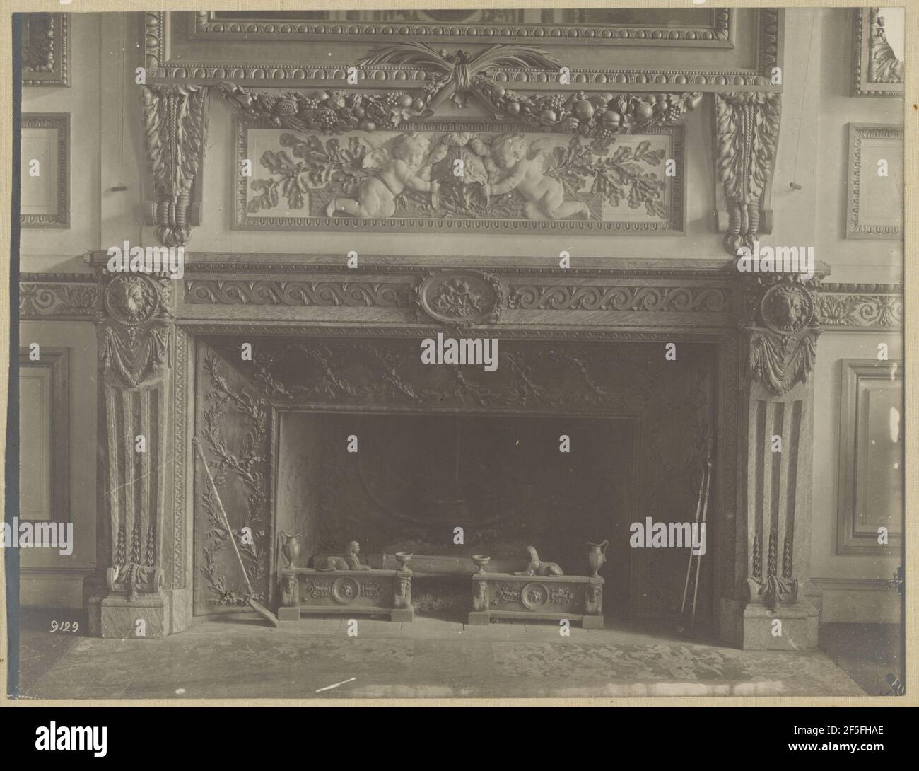 Ornate fireplace mantel hi-res stock photography and images - Alamy