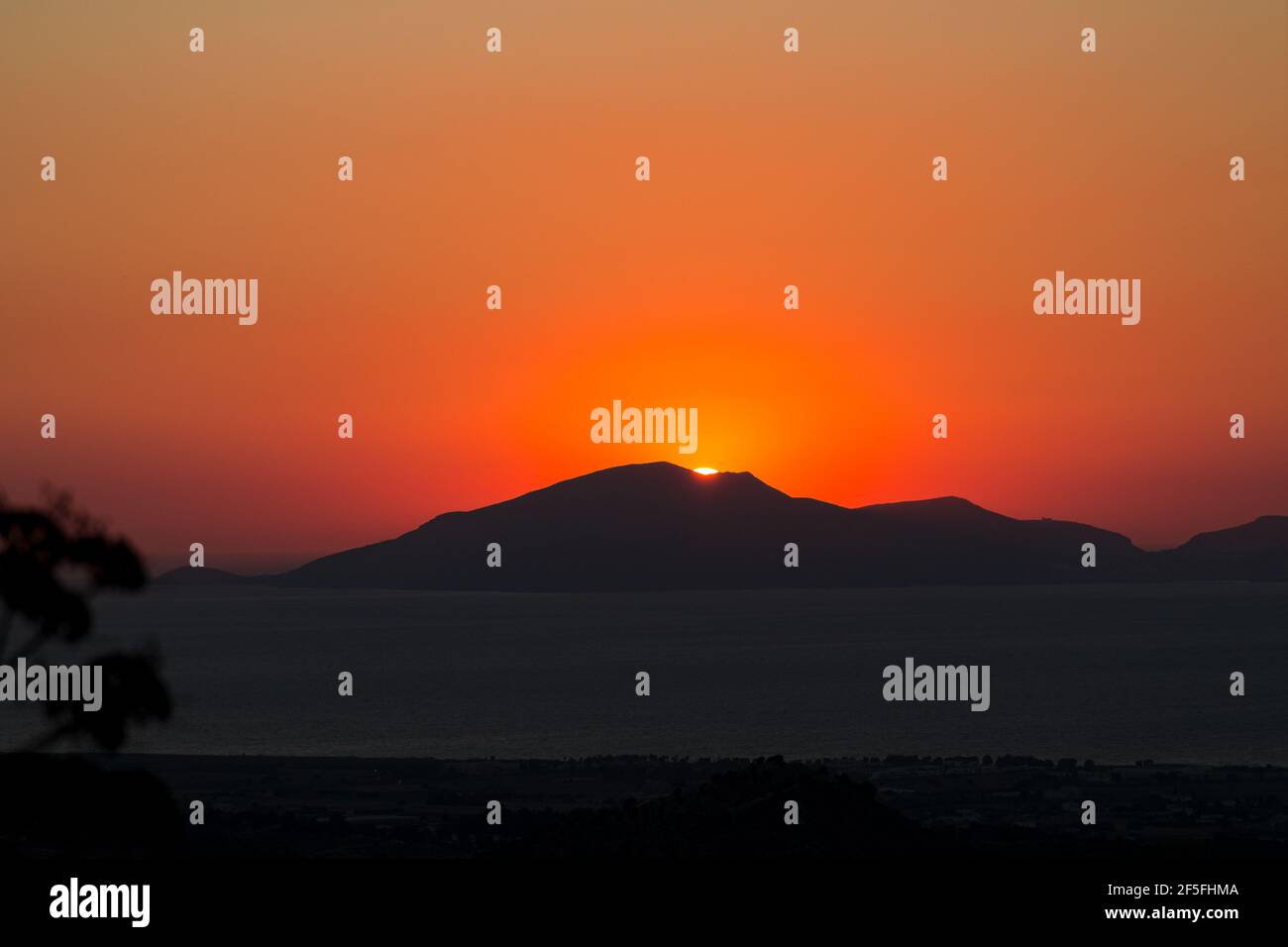 sunset from zia greece direction turkey Stock Photo Alamy