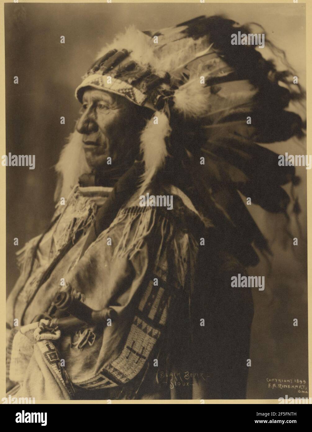 Native american regalia black hi-res stock photography and images - Alamy