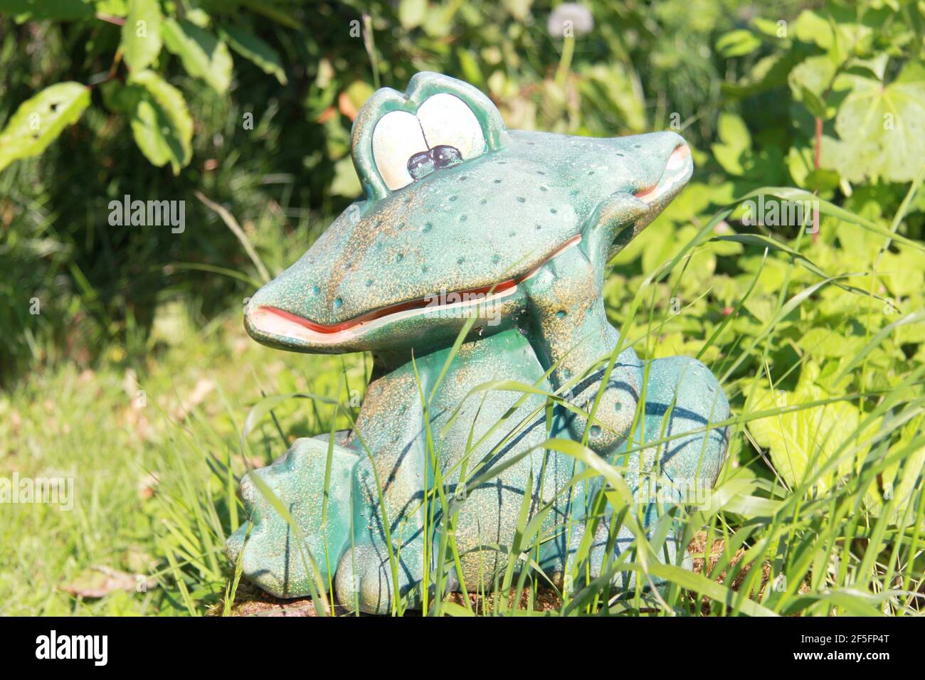 Ceramic frog hi-res stock photography and images - Alamy