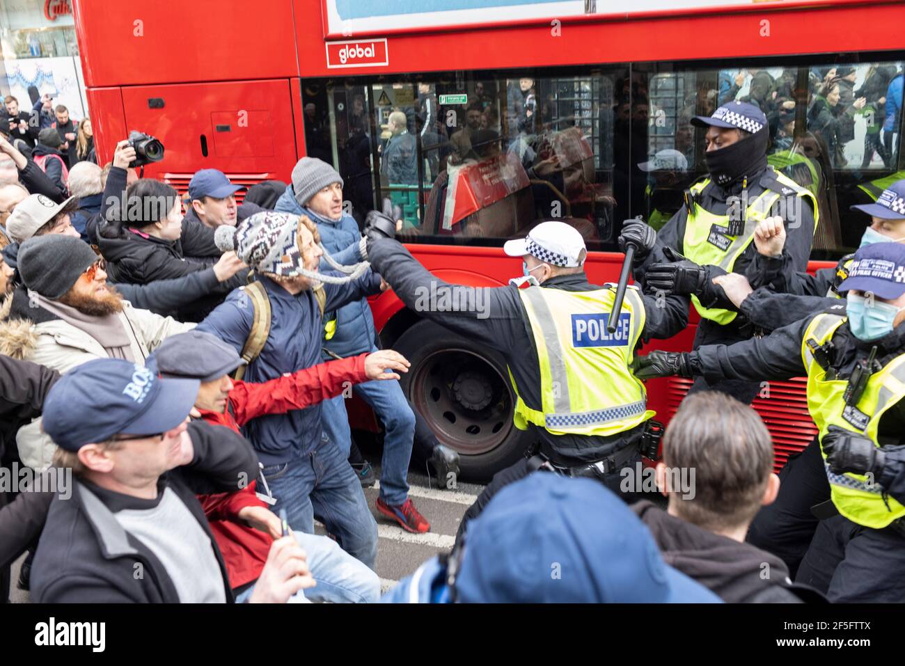 Anti-lockdown and anti Covid-19 vaccination protest, London, 20 March 2021. Police fighting with protesters. Stock Photo