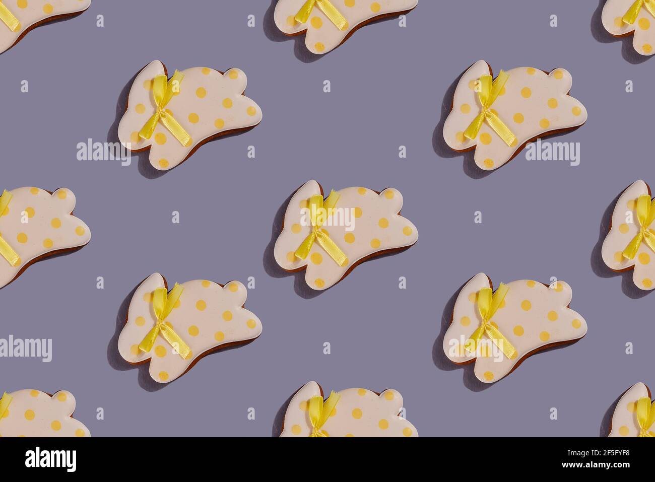 Bunny seamless pattern. Yellow biscuit rabbit Easter rabbit on grey background Stock Photo