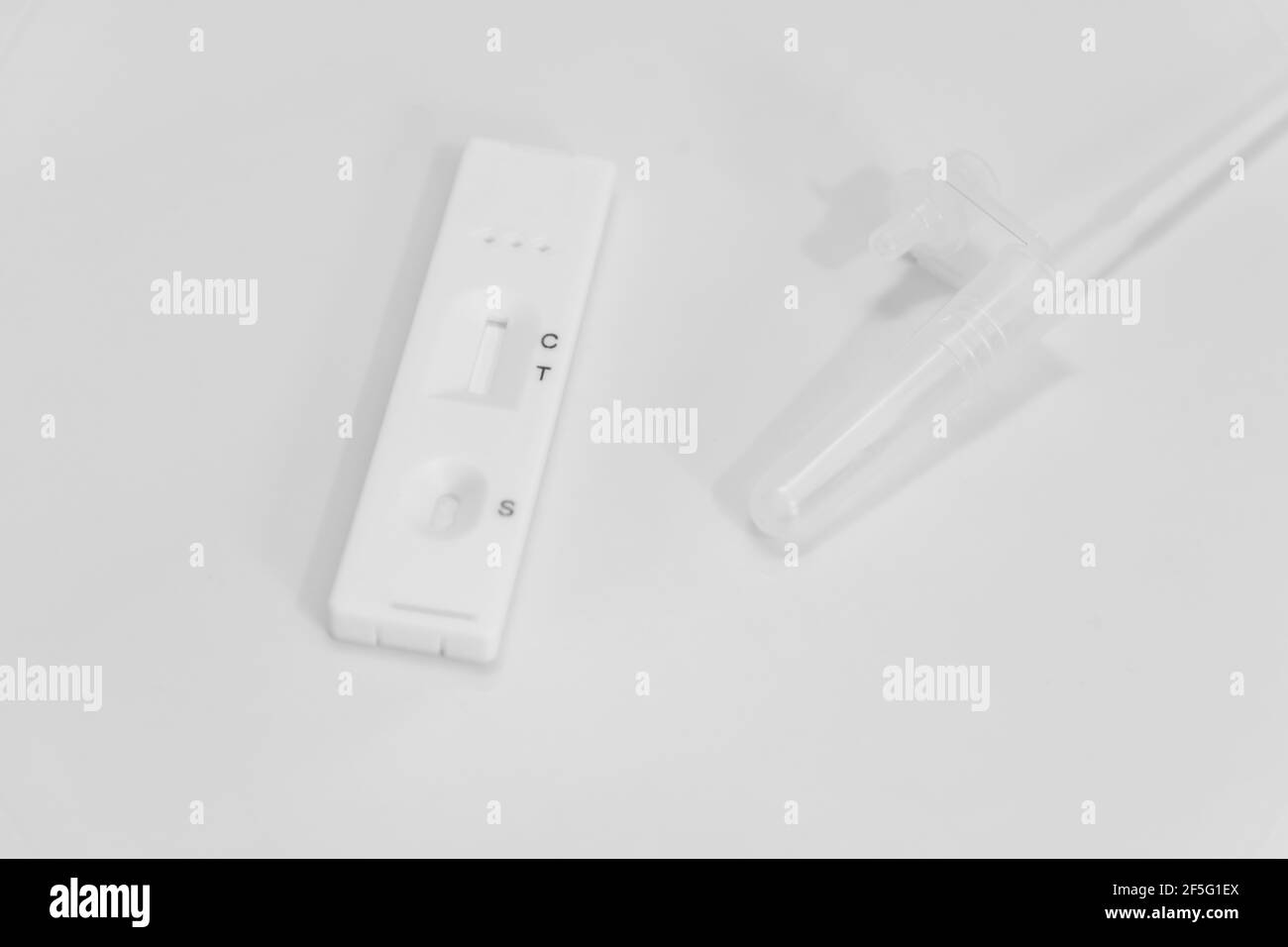 Lateral flow immunochromatographic assay Black and White Stock Photos ...