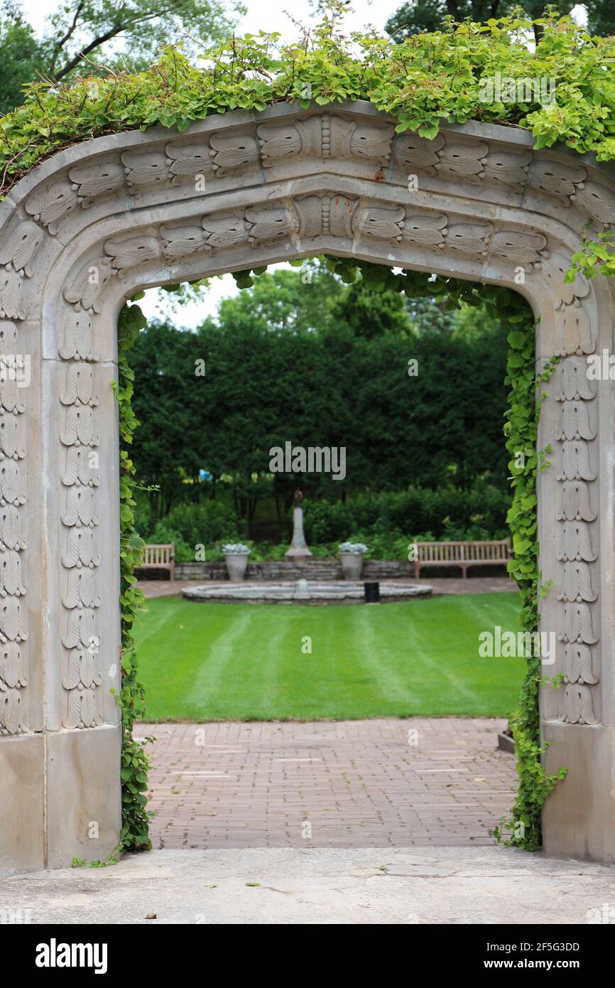 A Stone Arch Entry Covered In A Vine Leading To The Sunken Garden At Rotary Botanic Gardens In Janesville Wisconsin Usa Stock Photo Alamy
