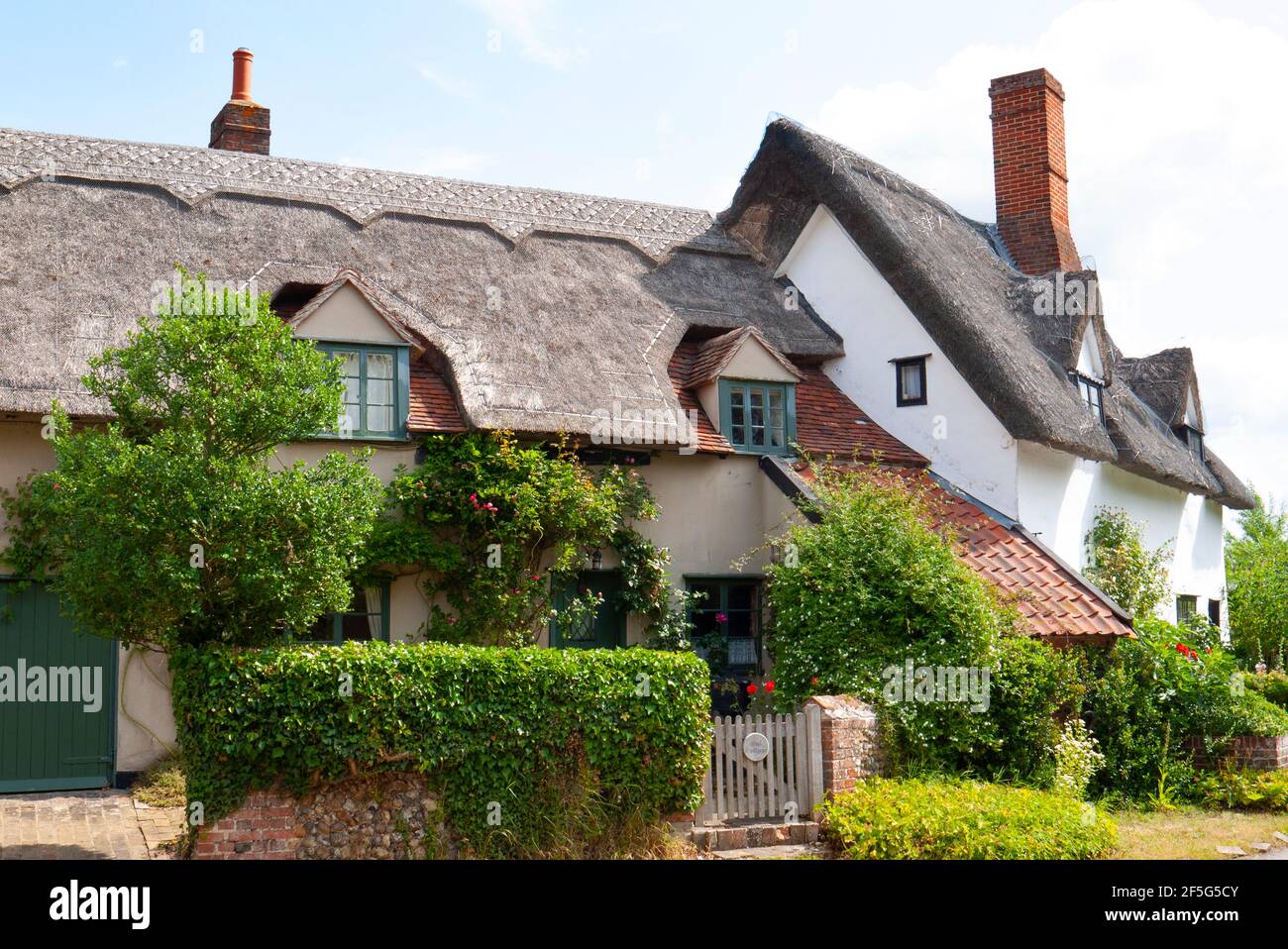 Thatched roof cottages in the village of Great Waldingfield, Suffolk, England Stock Photo