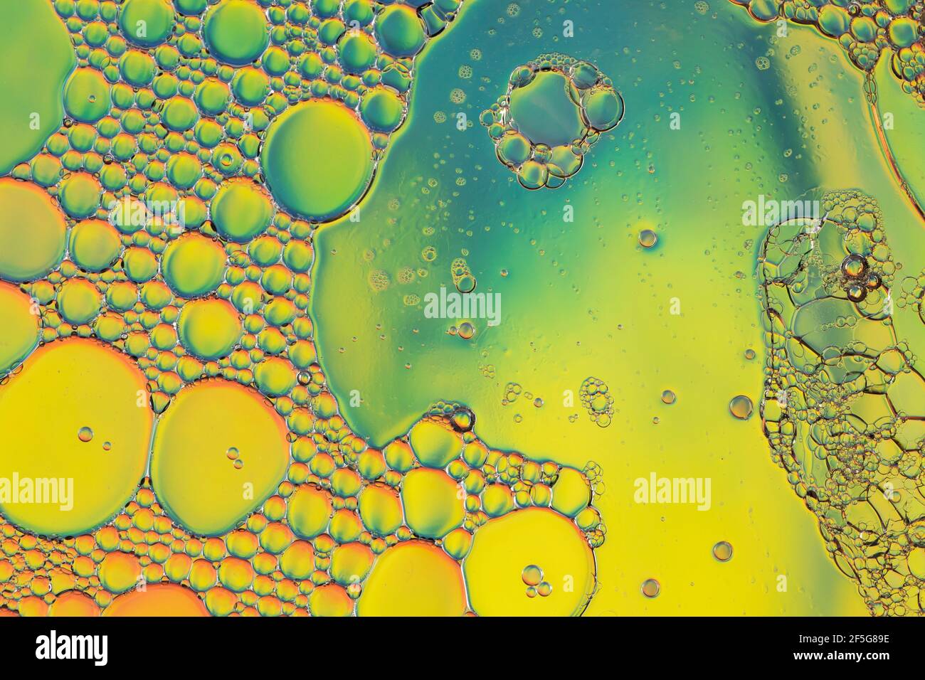 Oil water bubble abstract hi-res stock photography and images - Alamy