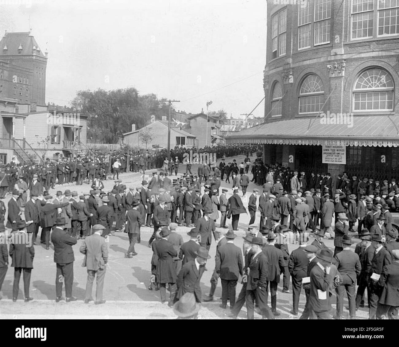 Ebbets Field, New York. Crowd waits to go in, 5 October 1920. Stock Photo