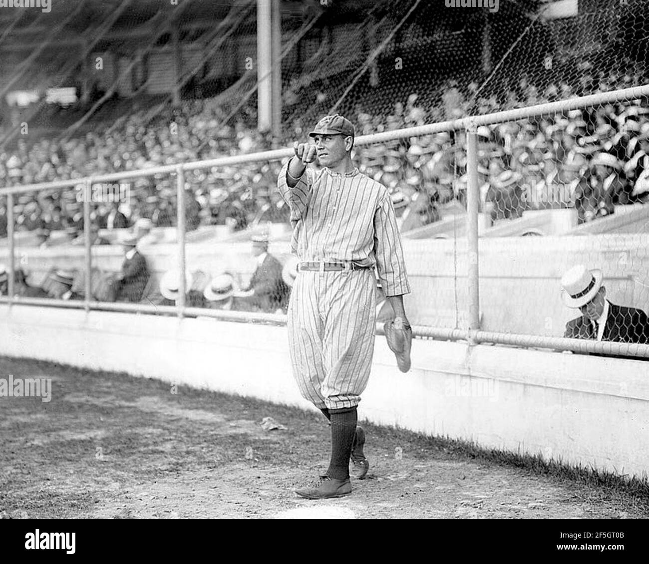 Jackie Robinson in his Brooklyn Dodgers uniform in 1950 Stock Photo - Alamy