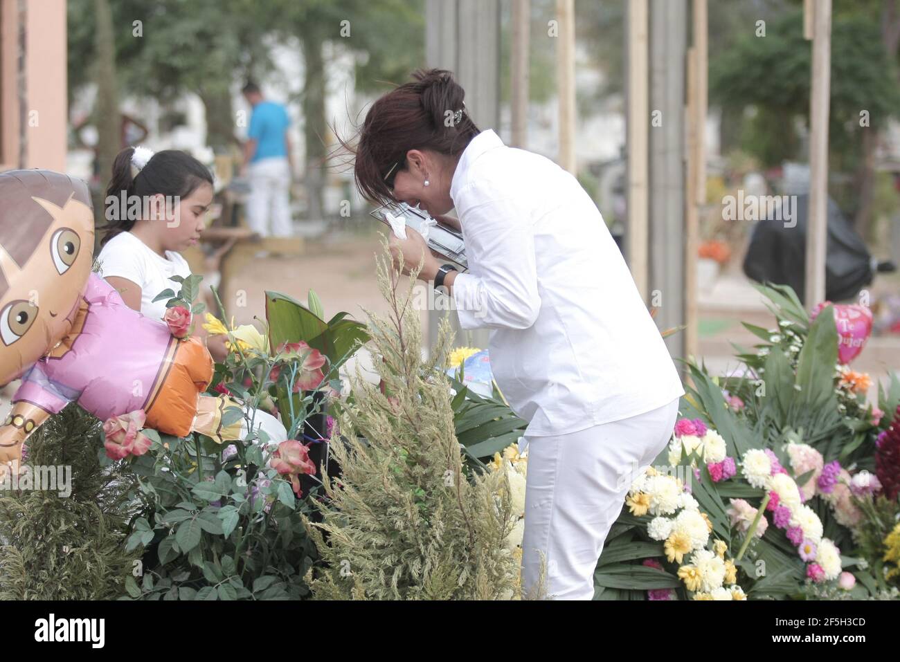 Entierro múltiple hires stock photography and images Alamy