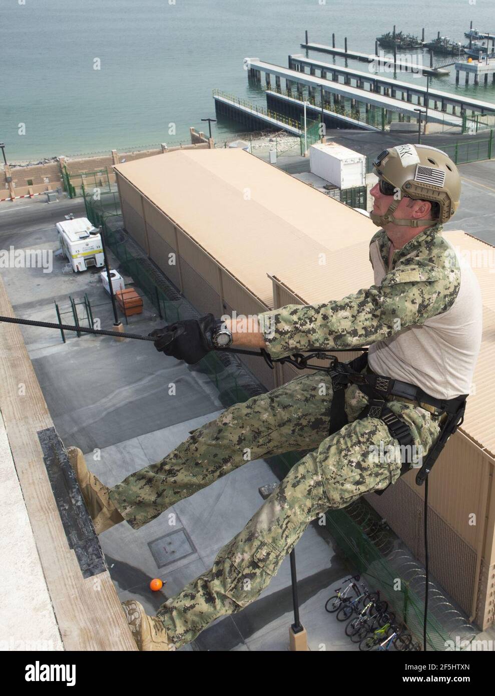Rappel training hi-res stock photography and images - Alamy