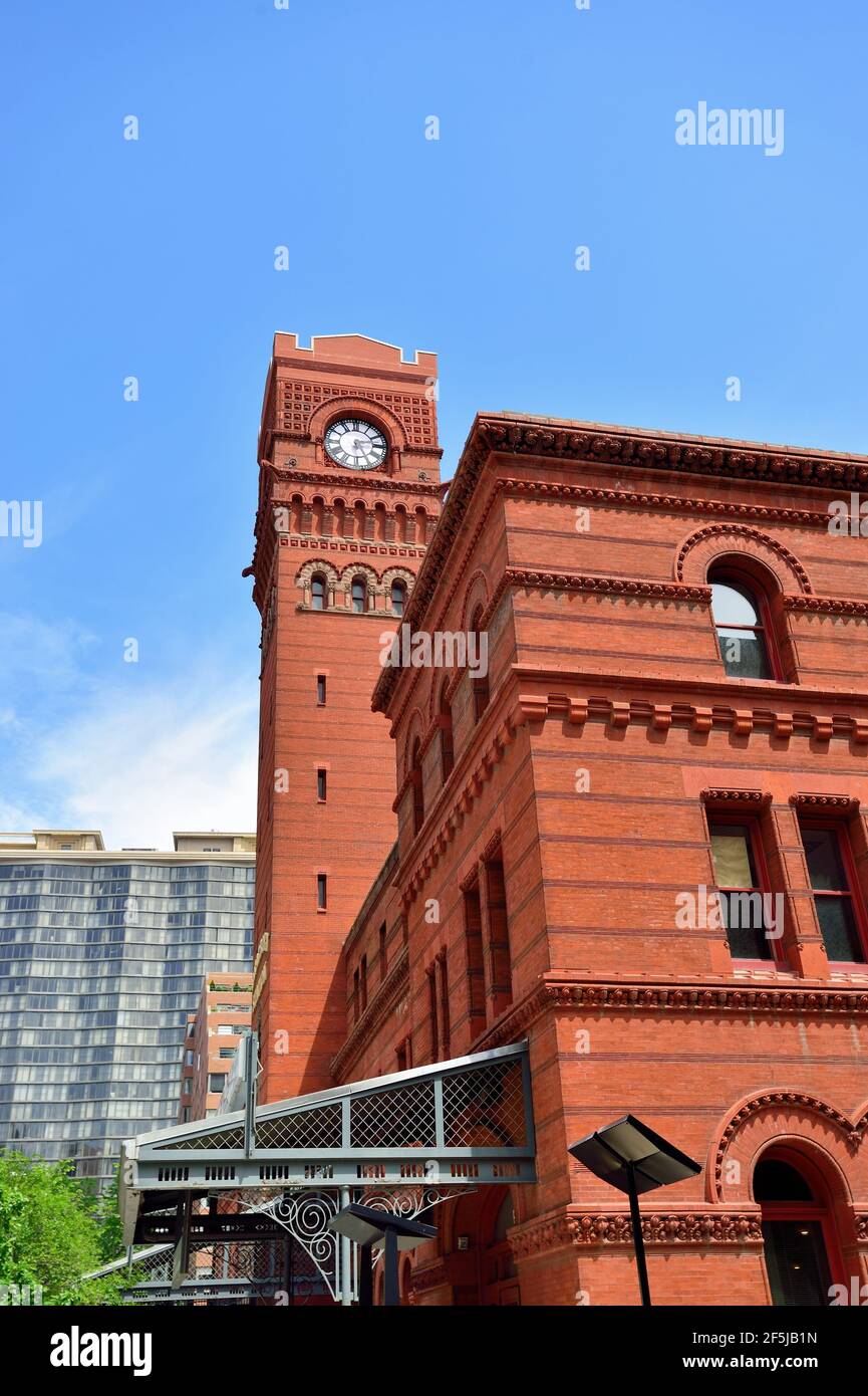 Chicago, Illinois, USA. The majestic, 12-story clock tower and building of Chicago's Dearborn Street Station.1885 Stock Photo