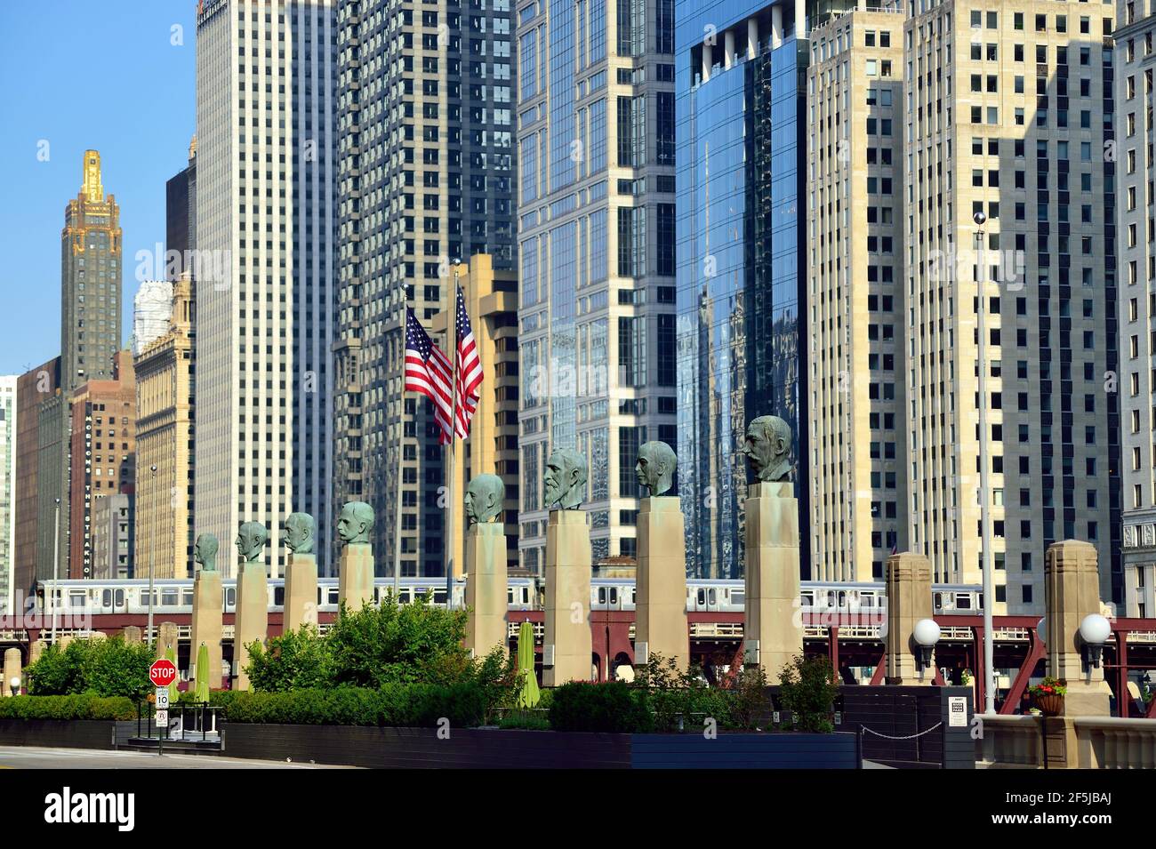 Usa illinois chicago merchandise mart hi-res stock photography and ...