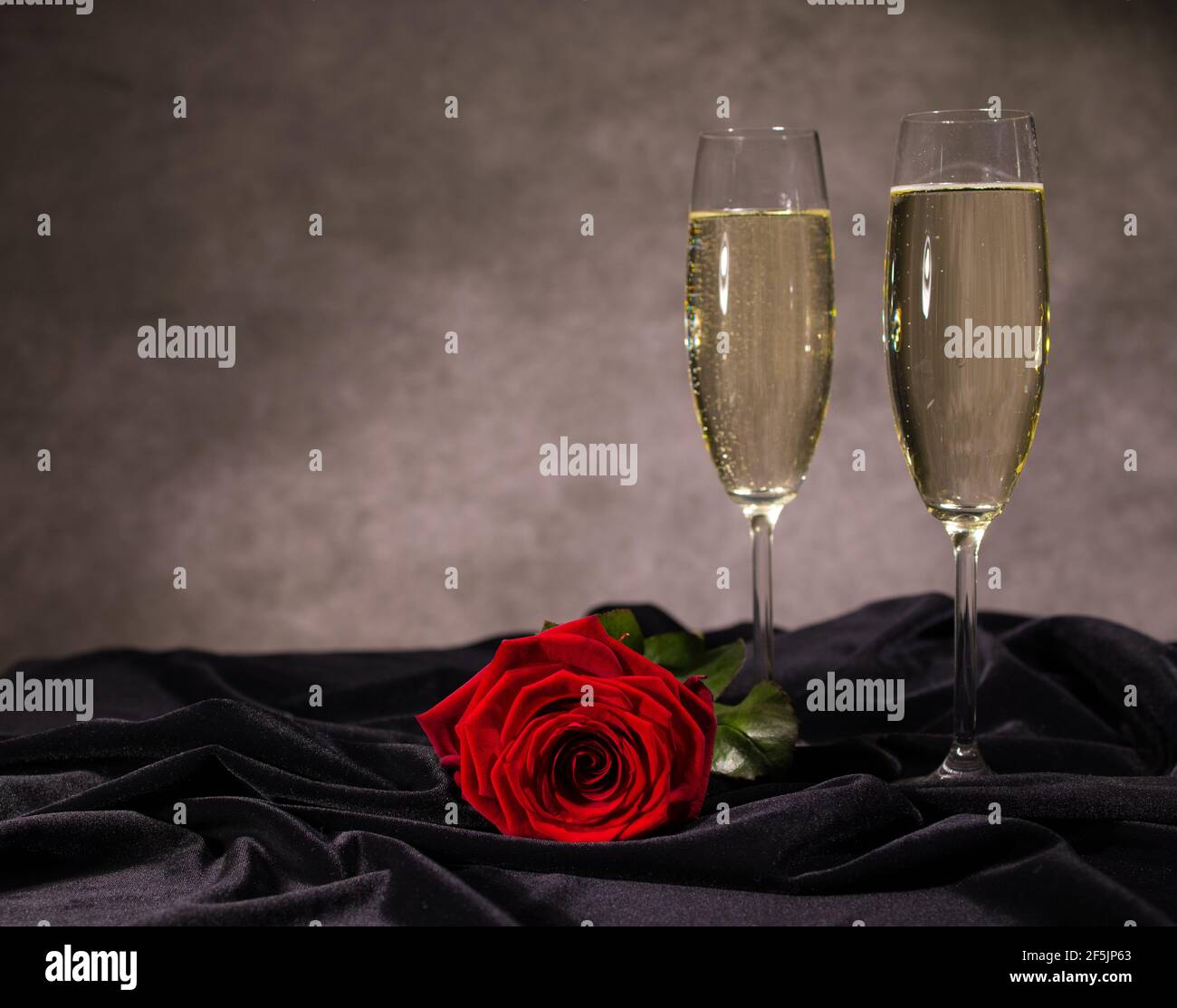 Couple red roses champagne hi-res stock photography and images - Alamy