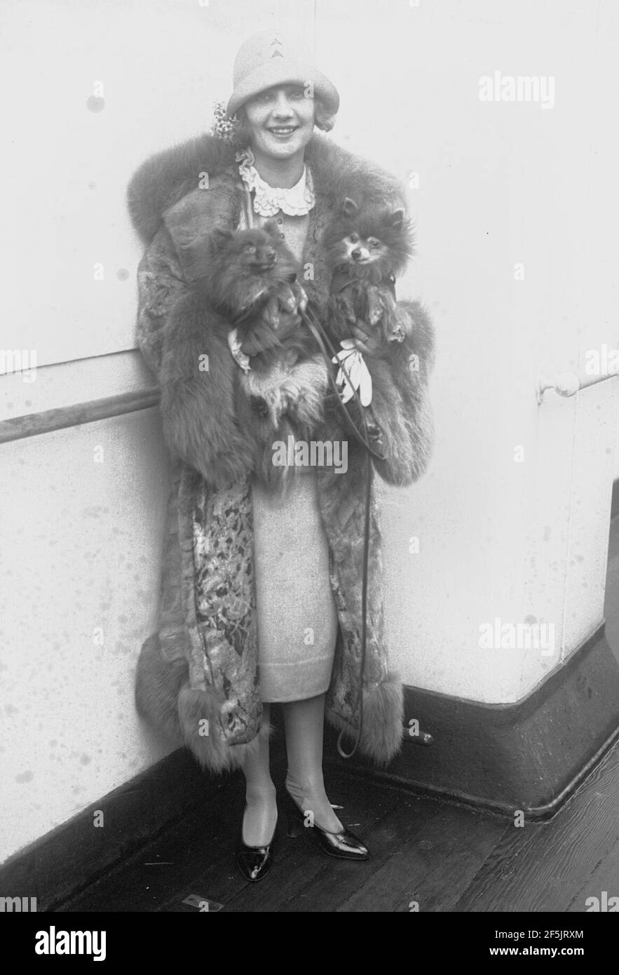 Queenie Black and White Stock Photos & Images Alamy