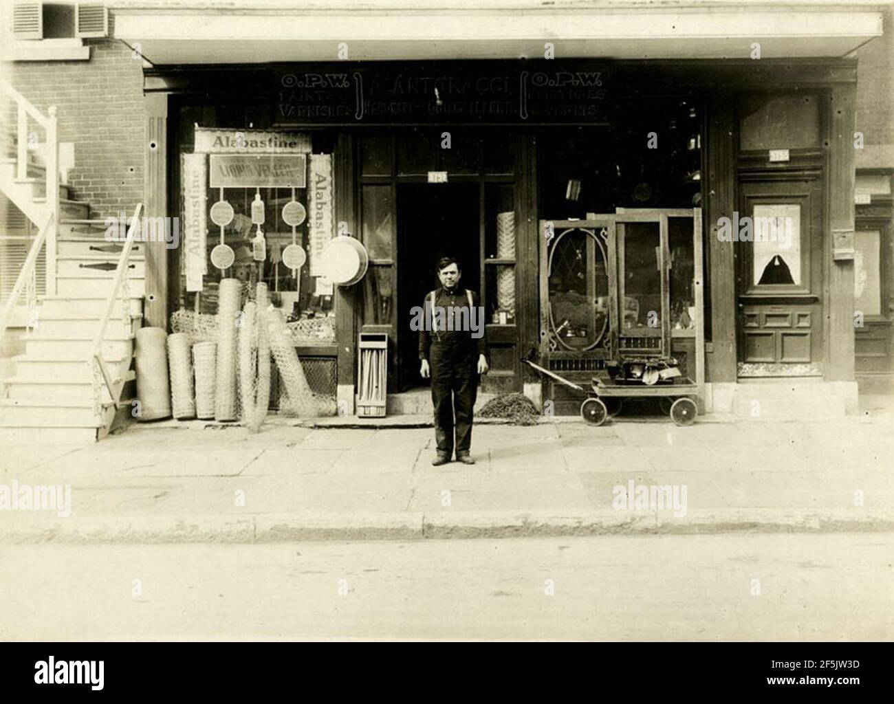 Quincaillerie A. Antonacci, rue Saint-Hubert, Montreal - 1910. Stock Photo