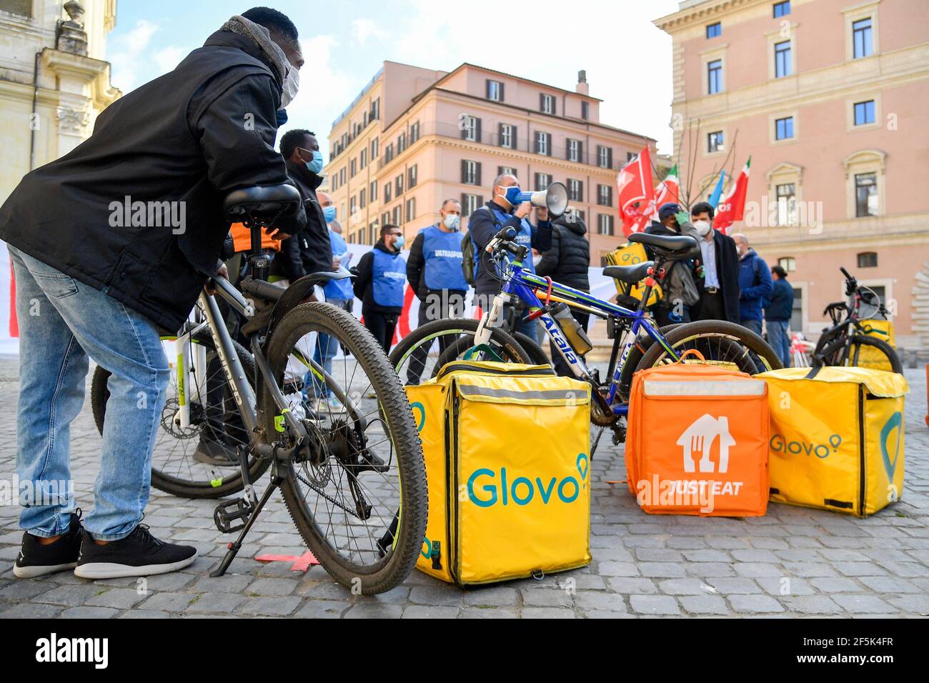 Delivery men from different companies seen during the demonstration.Delivery riders protest in a ‘No delivery day Rider demonstration’ at Piazza San Silvestro Rome asking for real contracts with better protection, concrete guarantees, fairness and respect for their work with adequate remuneration. Stock Photo