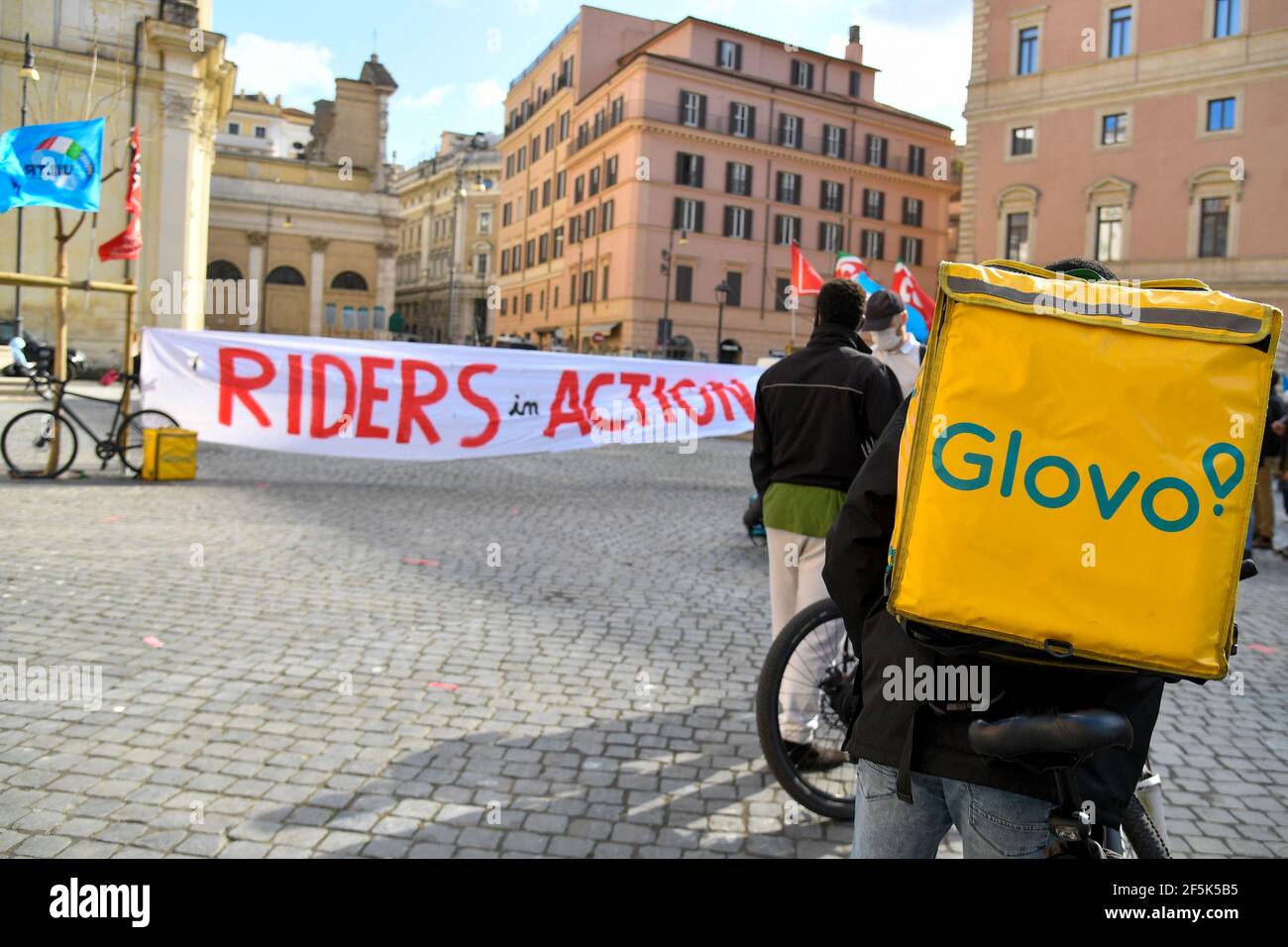 Roma, Italy. 26th Mar, 2021. A Glovo delivery bag seen during the demonstration.Delivery riders protest in a ‘No delivery day Rider demonstration' at Piazza San Silvestro Rome asking for real contracts with better protection, concrete guarantees, fairness and respect for their work with adequate remuneration. (Photo by Fabrizio Corradetti/SOPA Image/Sipa USA) Credit: Sipa USA/Alamy Live News Stock Photo