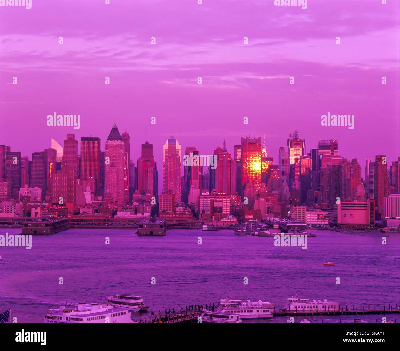 Vintage new york skyline hires stock photography and images Alamy