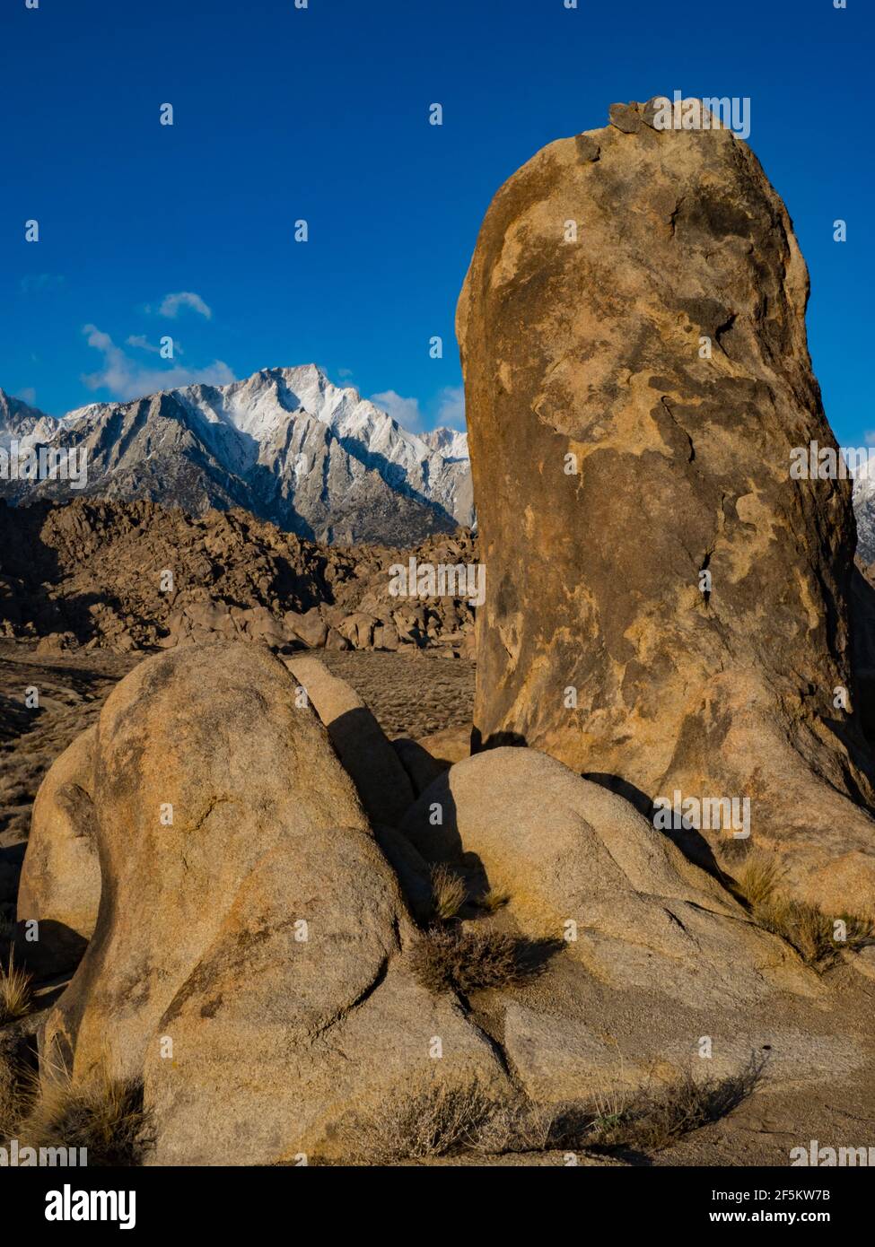 Spectacular scenery of the Alabama hills looking towards Mount Whitney in the east sierra near Lone Pine, California, USA Stock Photo
