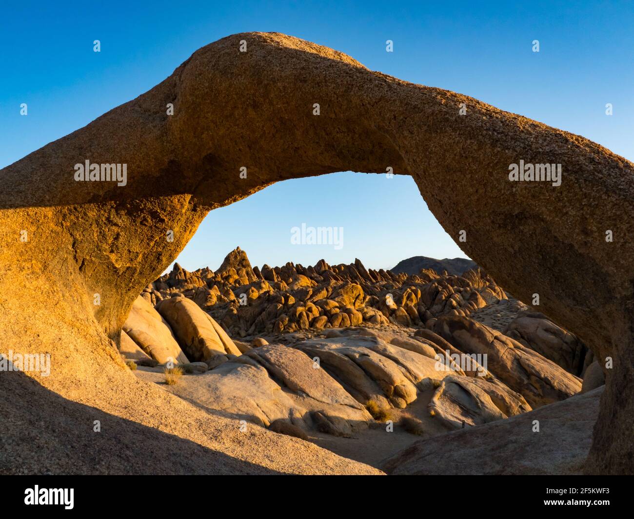 Mobius arch in the Alabama Hills framing Mount Whitney in the East Sierra, near Lone Pine, California, USA Stock Photo