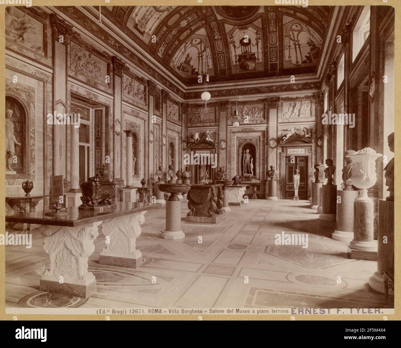 Roma - Villa Borghese - Salone del Museo a piano terreno. Carlo Brogi (Italian, 1850 - 1925) Stock Photo