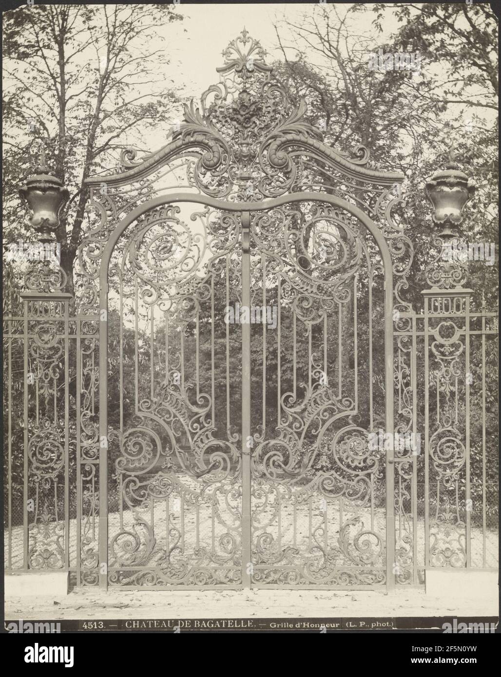 Chateau de Bagatelle - Grille d'Honneur. Louis Parnard (French, 1840 - 1893  Stock Photo - Alamy