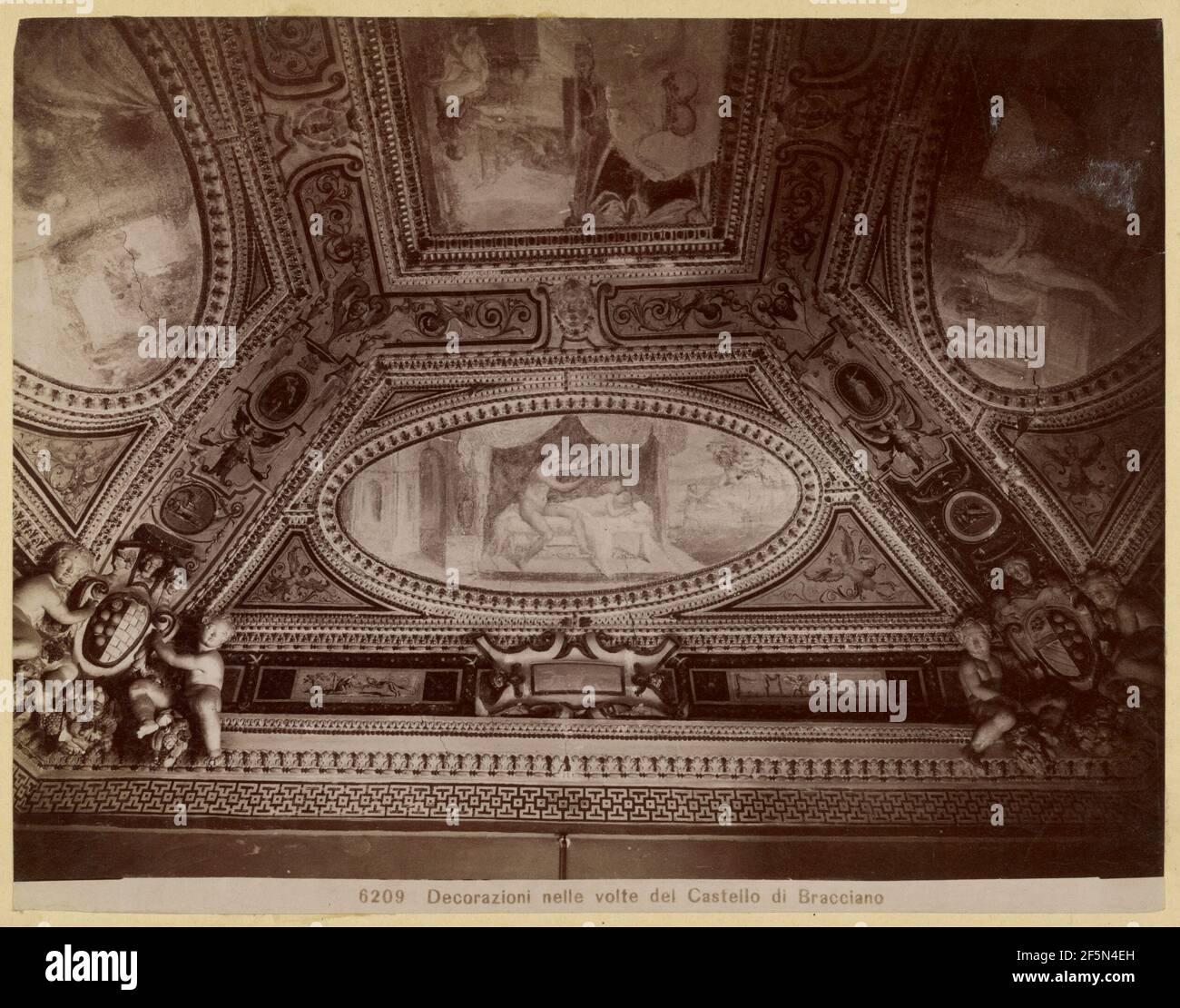 Decorazioni nelle volte del Castello di Bracciano. Unknown Stock Photo -  Alamy