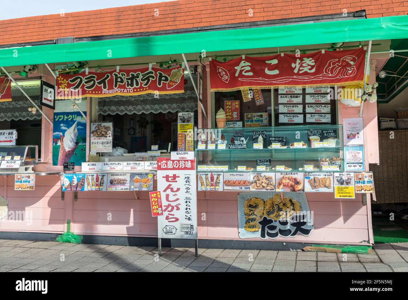 Fast food stall on motorway services, Hiroshima province, Japan Stock Photo