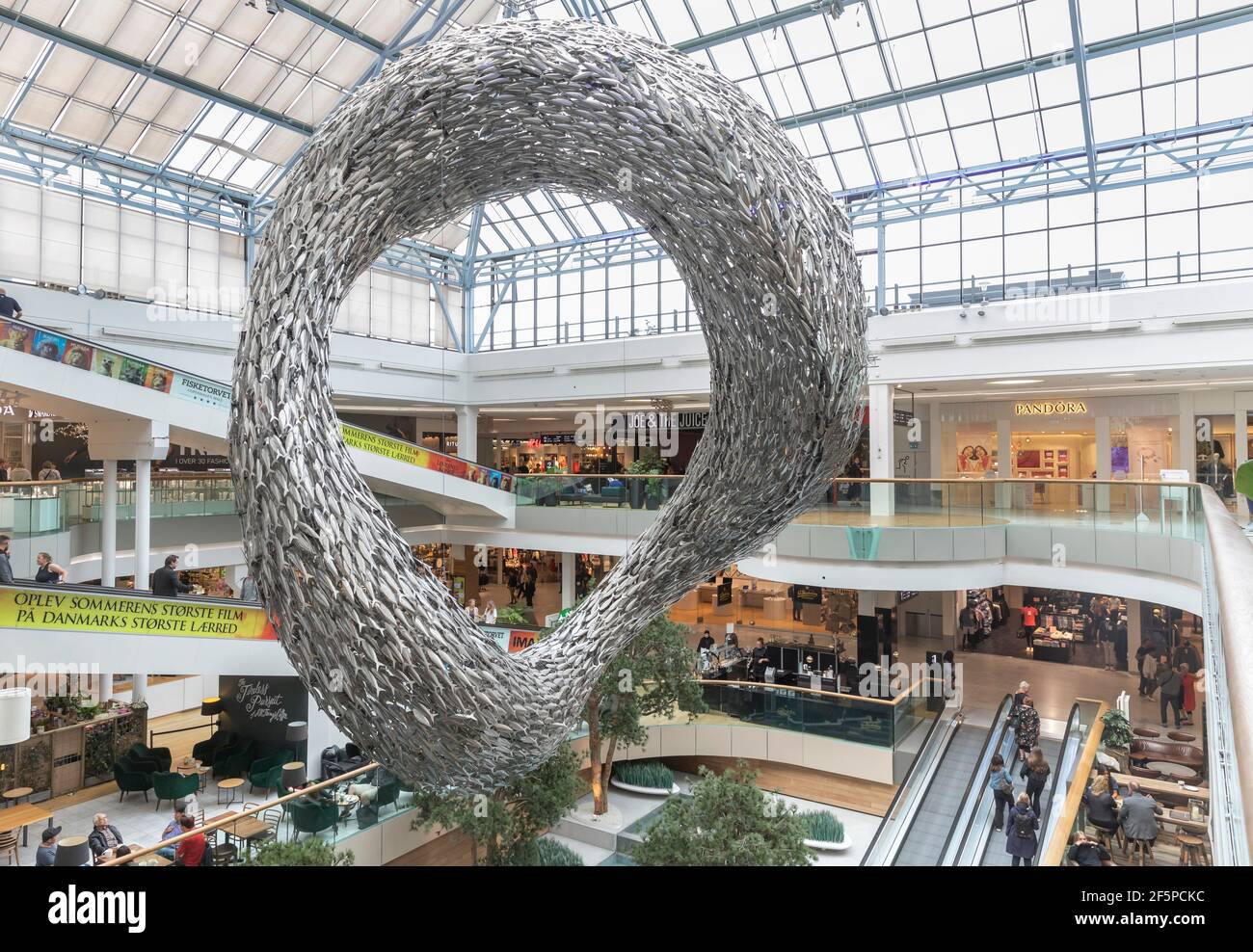 Large shopping centre hi-res stock photography and images - Alamy