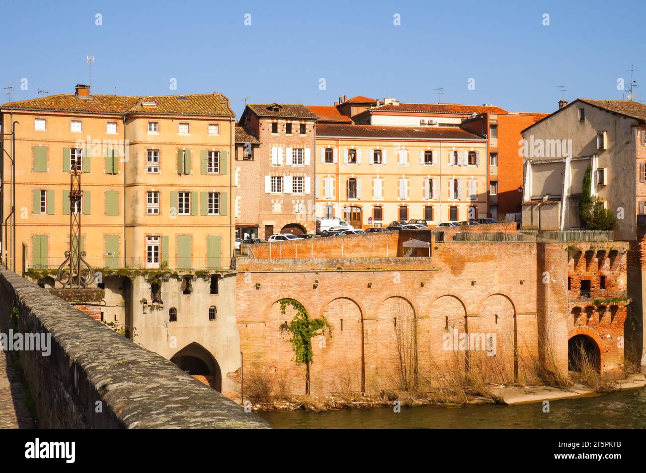 Medieval cityscape in Albi, 'the French Tuscany', in the South of France : old, typical townhouses built on the brick ramparts by the River Tarn Stock Photo
