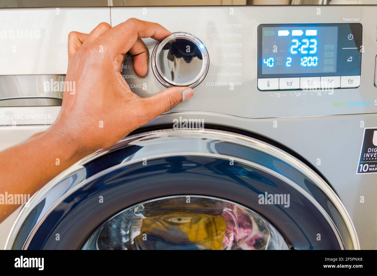 Vieille machine à laver essoreuse Banque de photographies et d'images à  haute résolution - Alamy