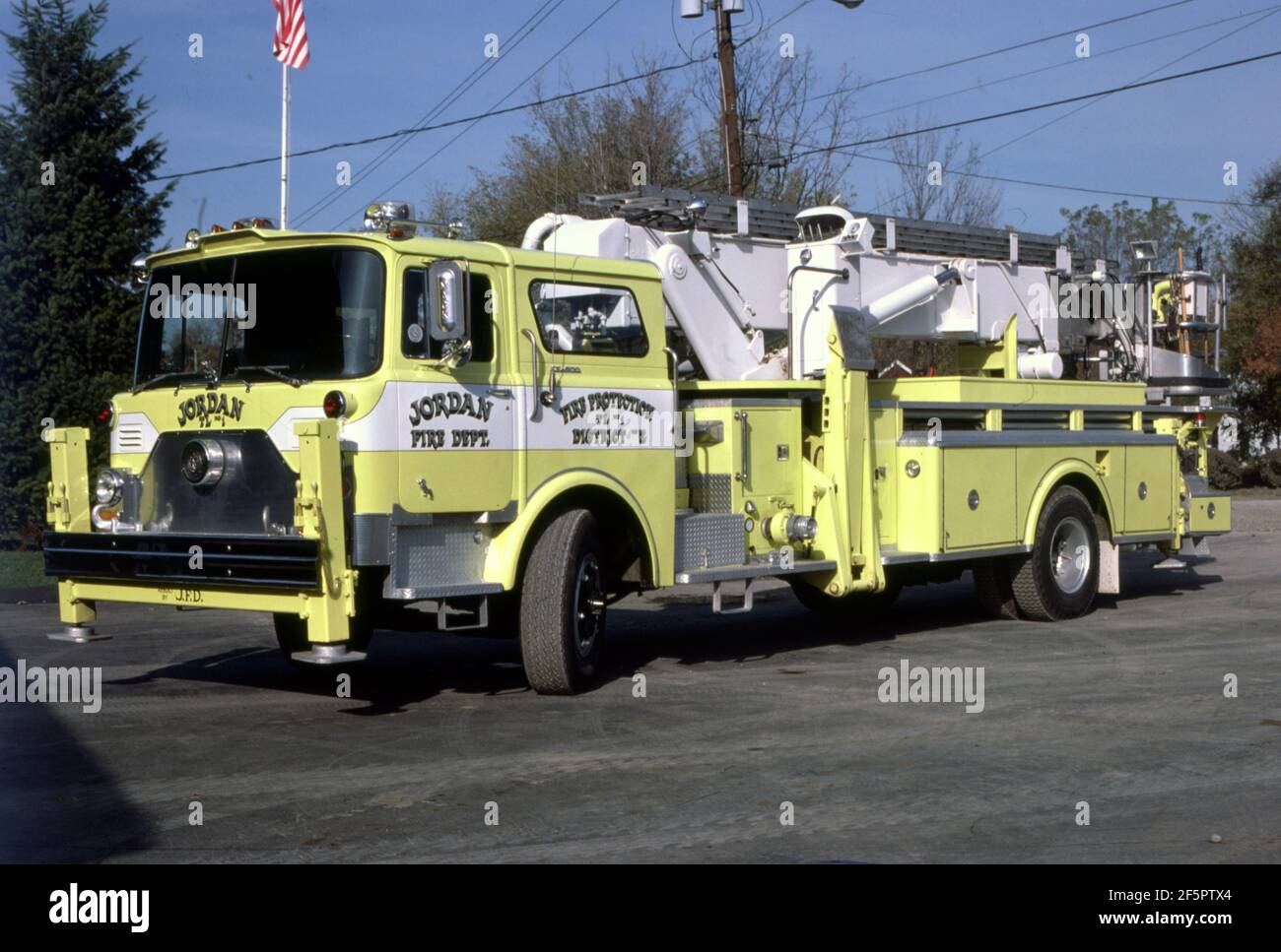 USA US-Fire Truck MACK CF Model Baker 75 Foot Tower Ladder Stock Photo