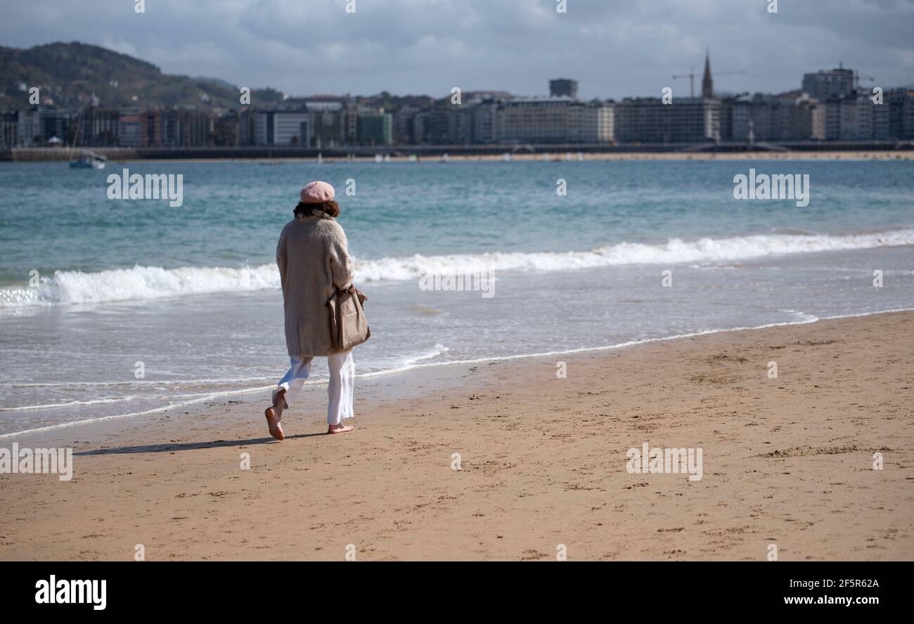Woman walk barefoot on beach hi-res stock photography and images - Alamy