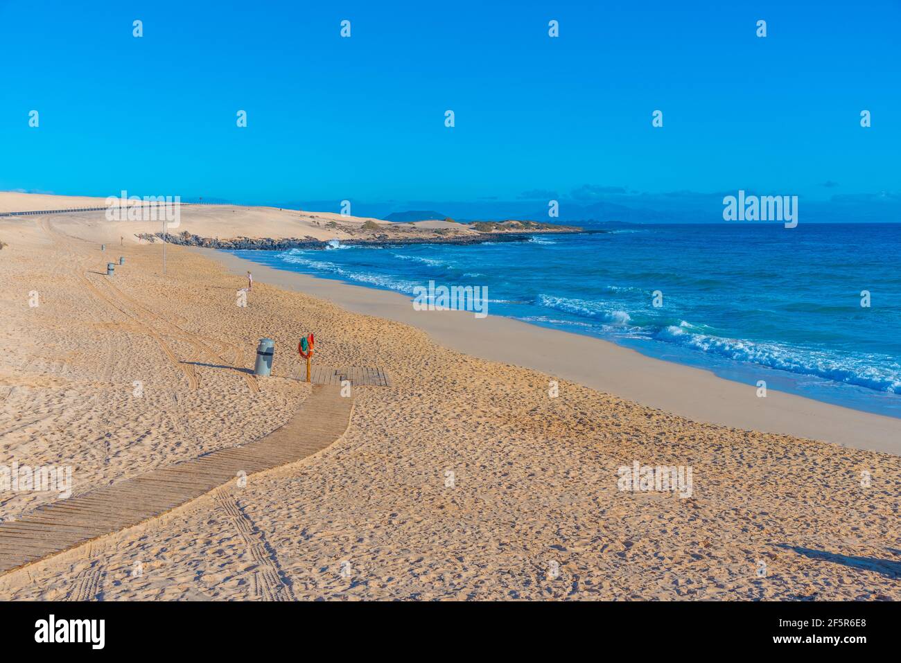 Playa Alzada at Corralejo sand dunes at Fuerteventura, Canary islands,  Spain Stock Photo - Alamy