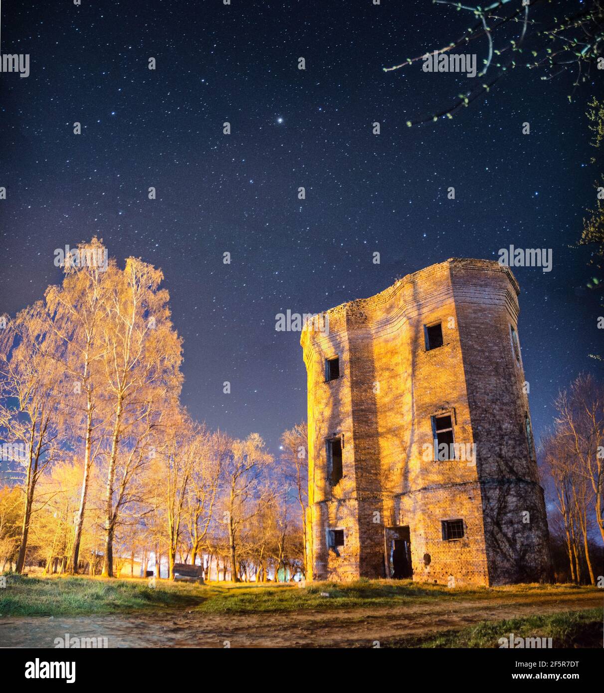 Abandoned water tower hi-res stock photography and images - Alamy