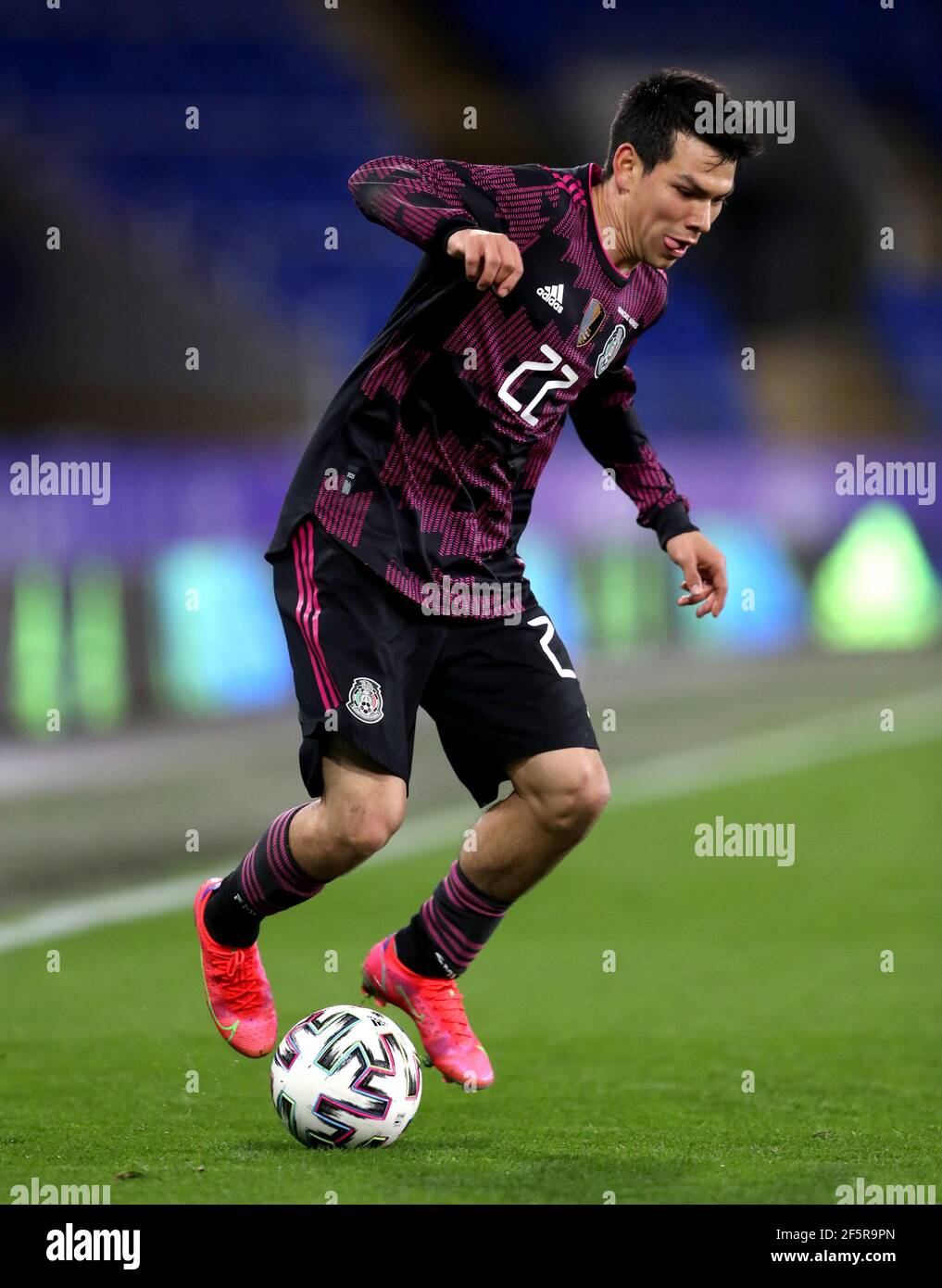 Argentina defender Lisandro Martinez kicked in the face by Mexico's Hirving  Lozano in heated World Cup match