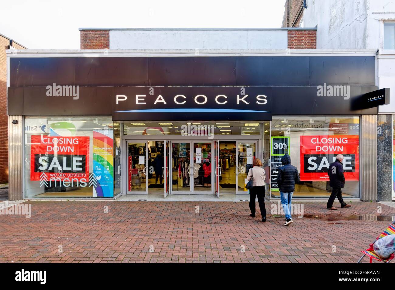 Poole, Dorset  UK - November 3 2020: Closing Down Sale posters displayed in the windows of the fast-fashion clothing retail chain store Peacocks Stock Photo