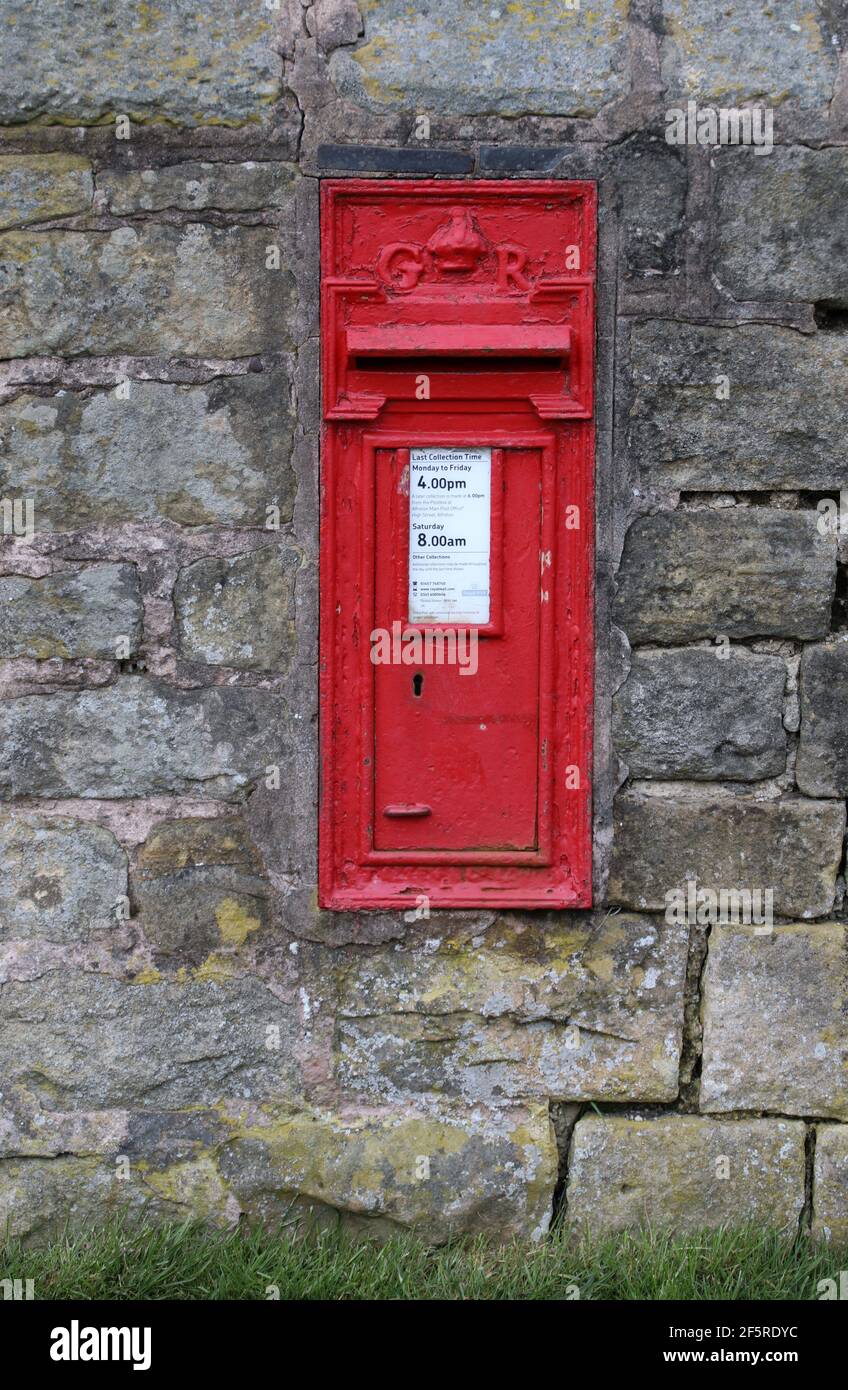 George V wall box in the Derbyshire village of  Brackenfield near Alfreton Stock Photo
