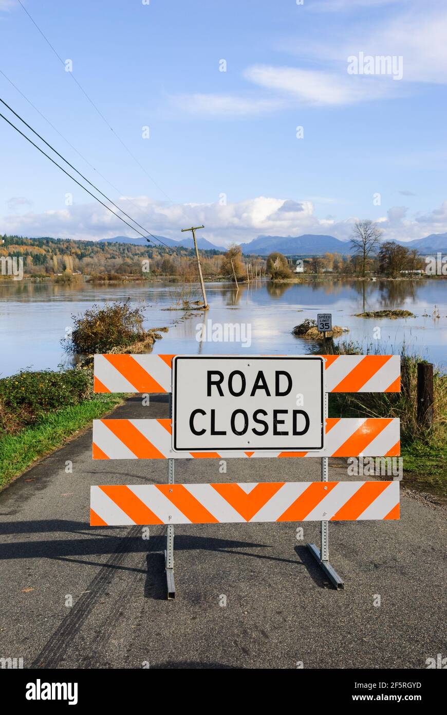 Road Closed sign in front of river Snoqualmie River flooding in Carnation Washington Stock Photo