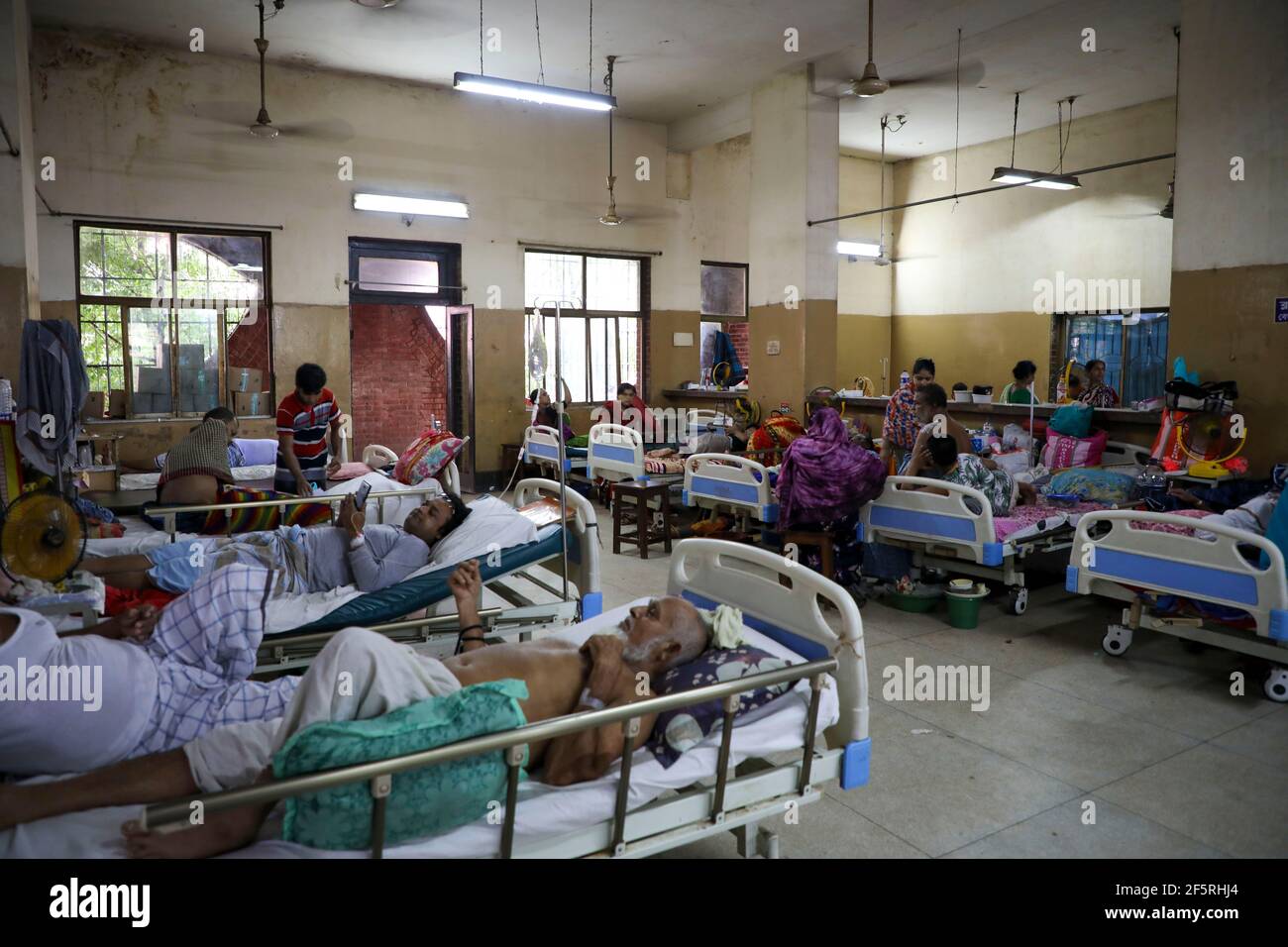 Mosquito-borne viral dengue fever patients at the Shaheed Suhrawardy Medical College Hospital in Dhaka. Bangladesh Stock Photo