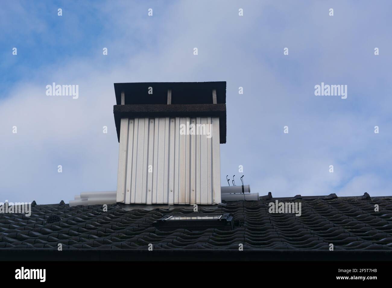 Chimney is renovated and renovated by inserting a plastic pipe or stainless steel pipe in the