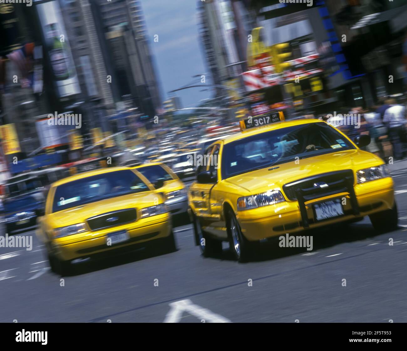 2000 HISTORICAL STREET SCENE YELLOW TAXI CABS (©FORD MOTOR CO 2000