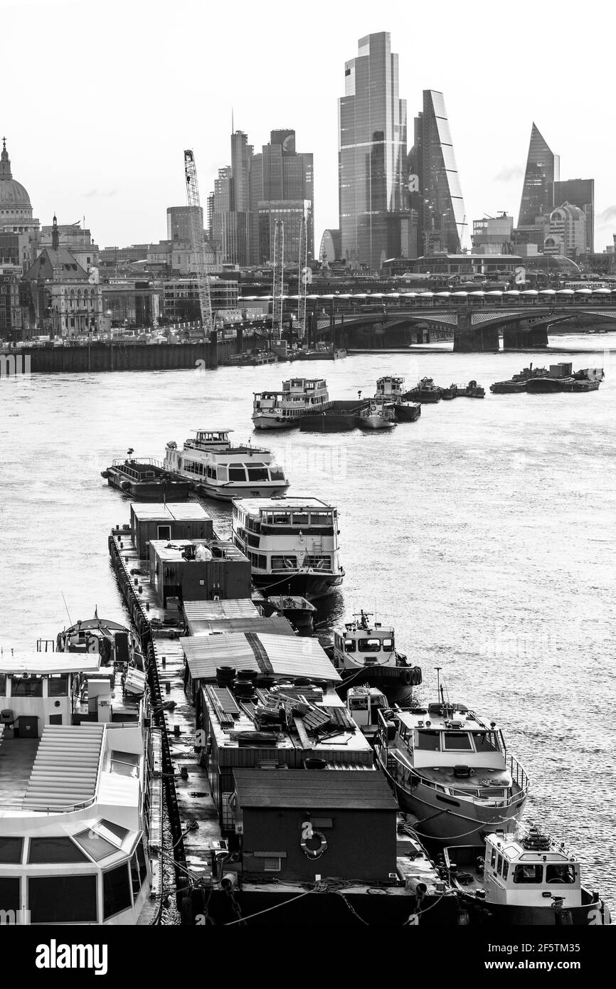 Oxo building river thames Black and White Stock Photos & Images - Alamy