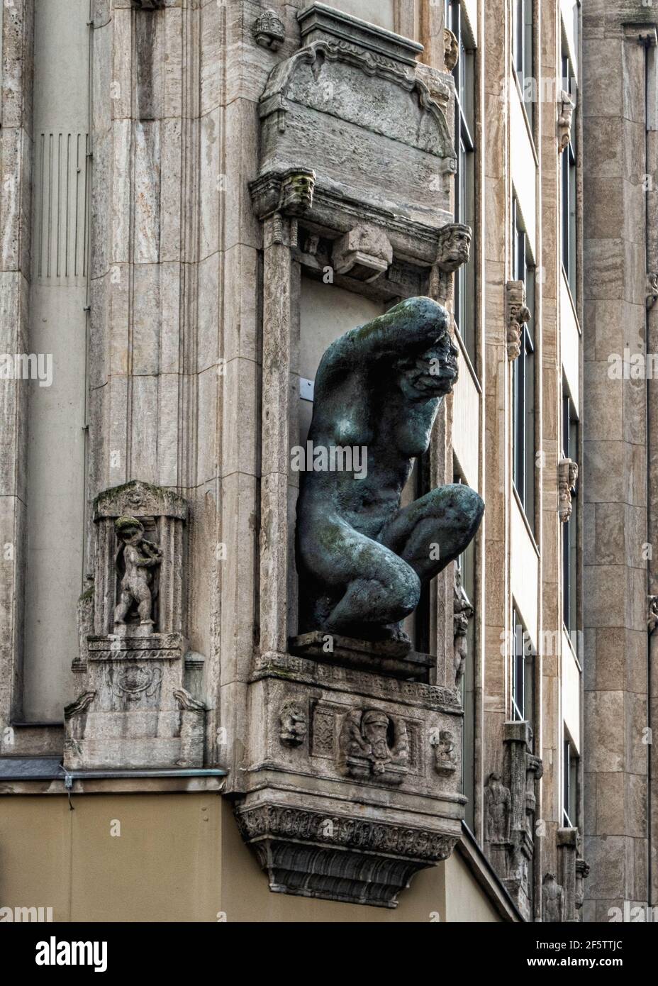 Sculpture on historic old building built 1909 to 1910 by Robert Leibnitz   Friedrichstrasse 61, Mitte, Berlin Stock Photo