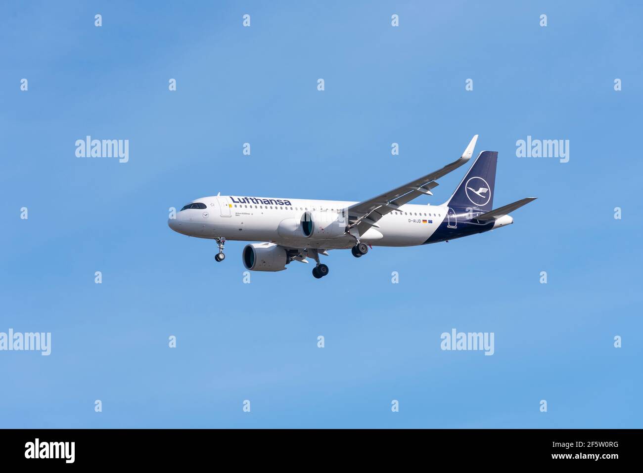 Lufthansa Airbus A320 jet airliner plane D-AIJD on finals to land at ...