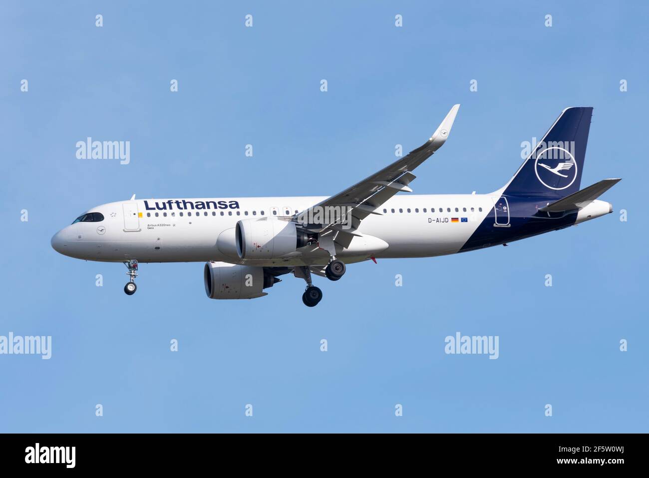 Lufthansa Airbus A320 jet airliner plane D-AIJD on finals to land at ...