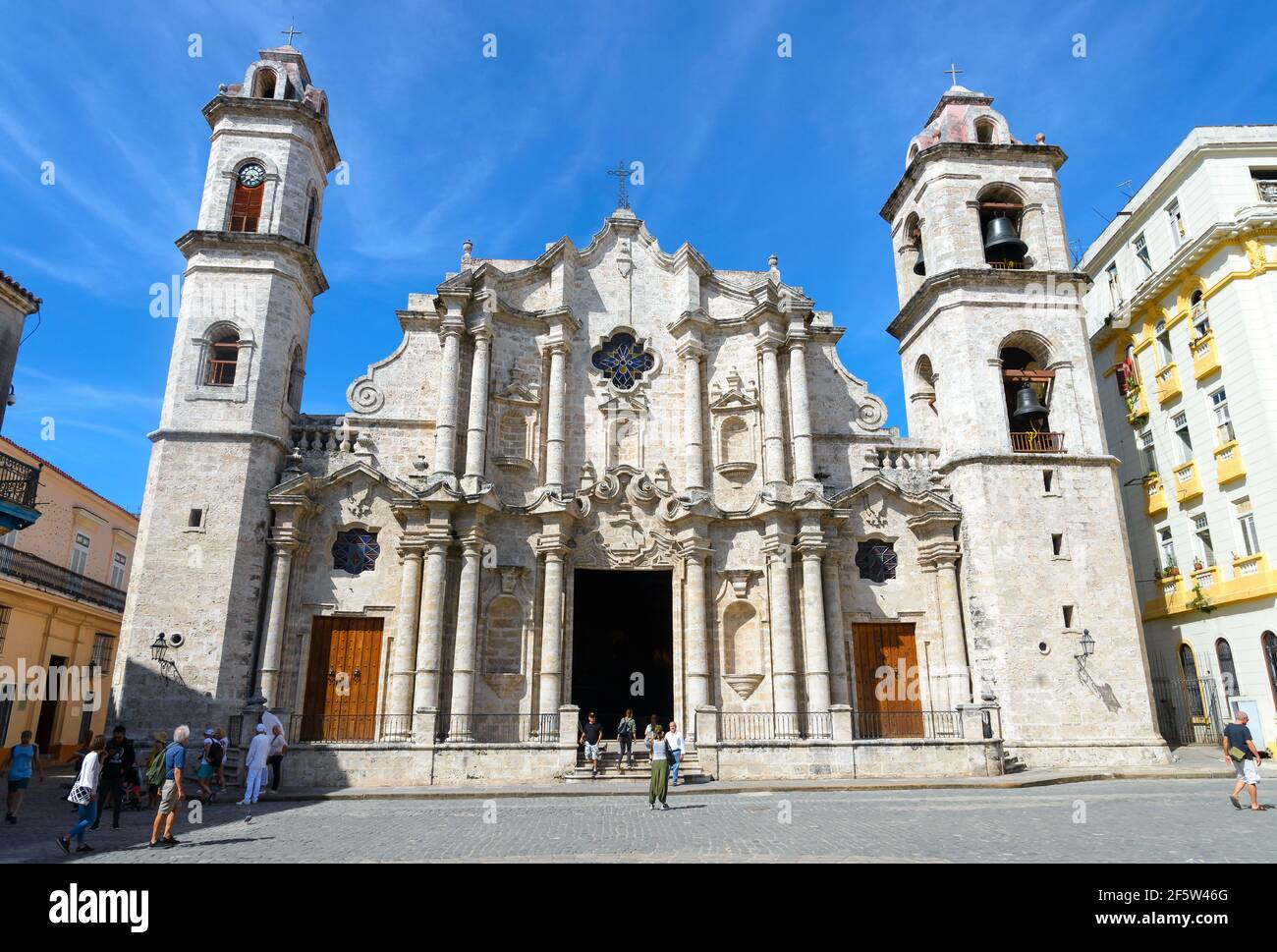 Havana Cathedral at Plaza de la Catedral (Catedral de San Cristobal) in Cuba. La Catedral de la Virgen María de la Concepción Inmaculada de La Habana. Stock Photo