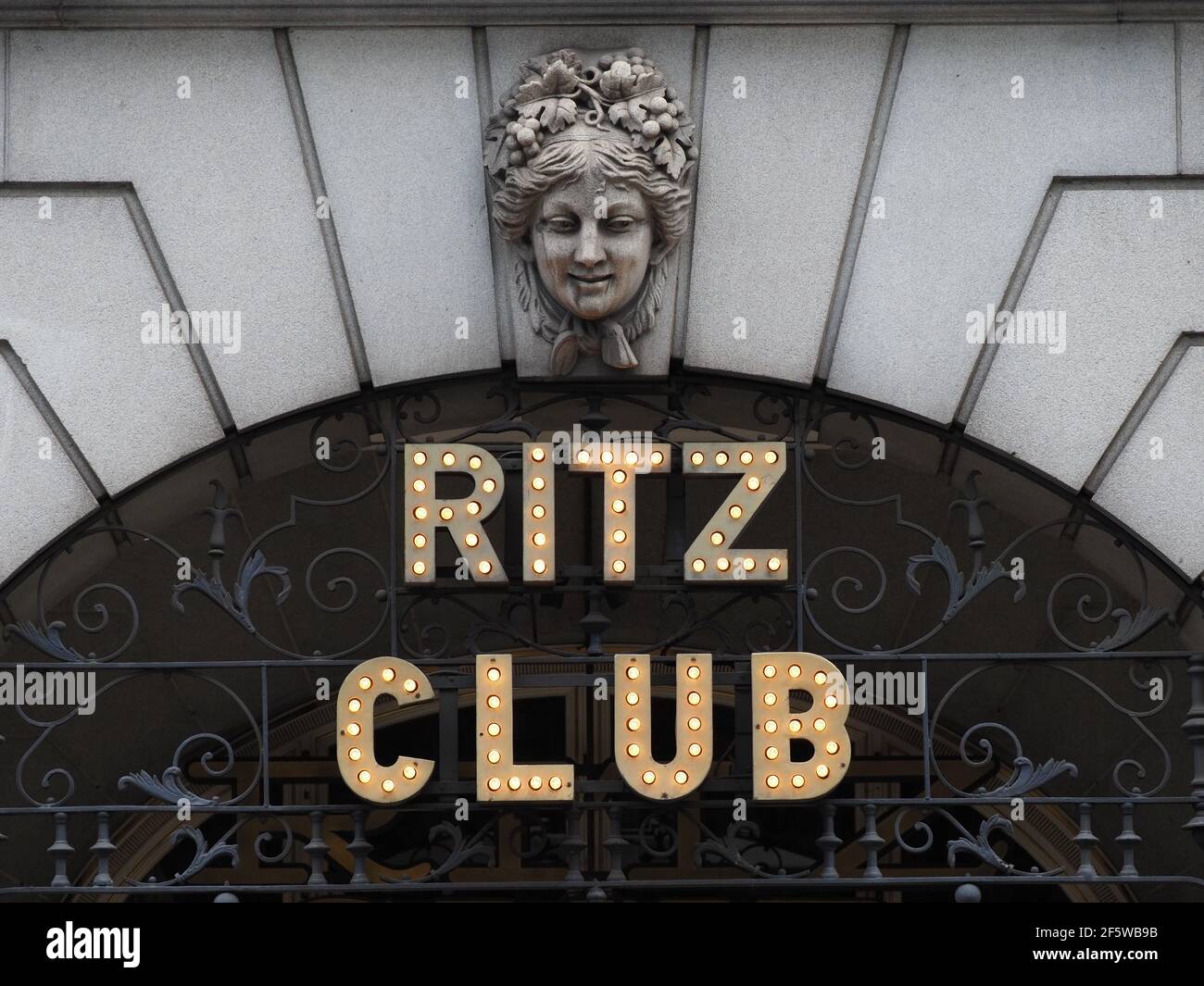 The ritz club london hi-res stock photography and images - Alamy